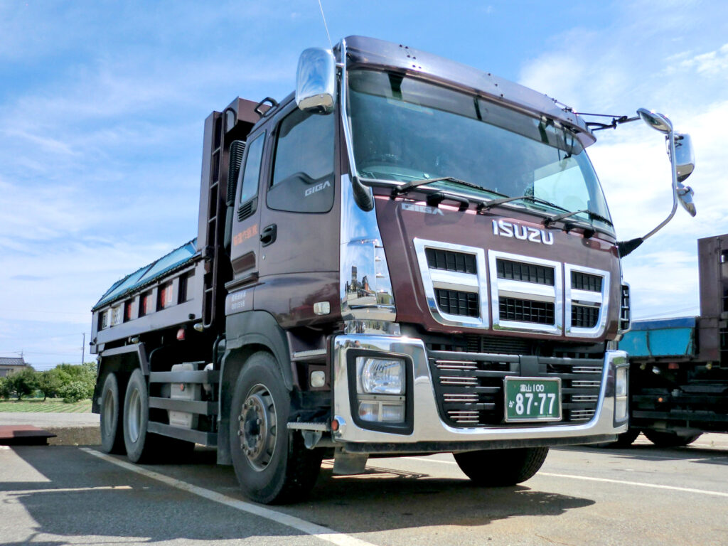 飯作運輸　大型ダンプ車